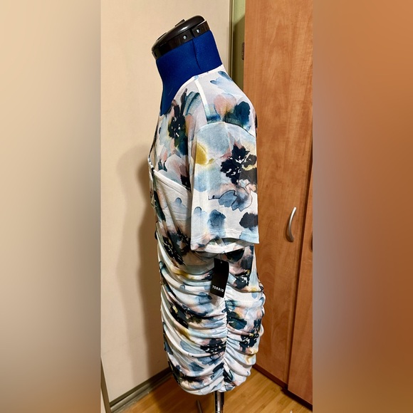 Multi-Floral Stretched Crew Neck Fitted Ruched Top - Picture 5 of 9